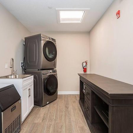 Private Room With Kitchen & Bath 4 브레던톤 외부 사진