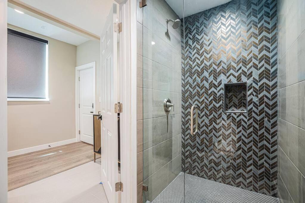 Private Room With Kitchen & Bath 4 브레던톤 외부 사진