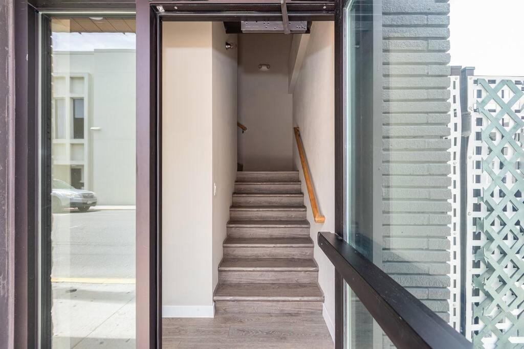 Private Room With Kitchen & Bath 4 브레던톤 외부 사진