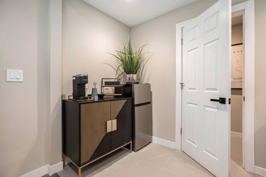 Private Room With Kitchen & Bath 4 브레던톤 외부 사진